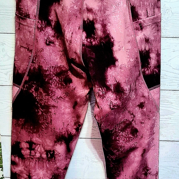 NICOLE MILLER SPORT MAROON TIE DYE CAPRI ATHLETIC LEGGINGS - Picture 5 of 5